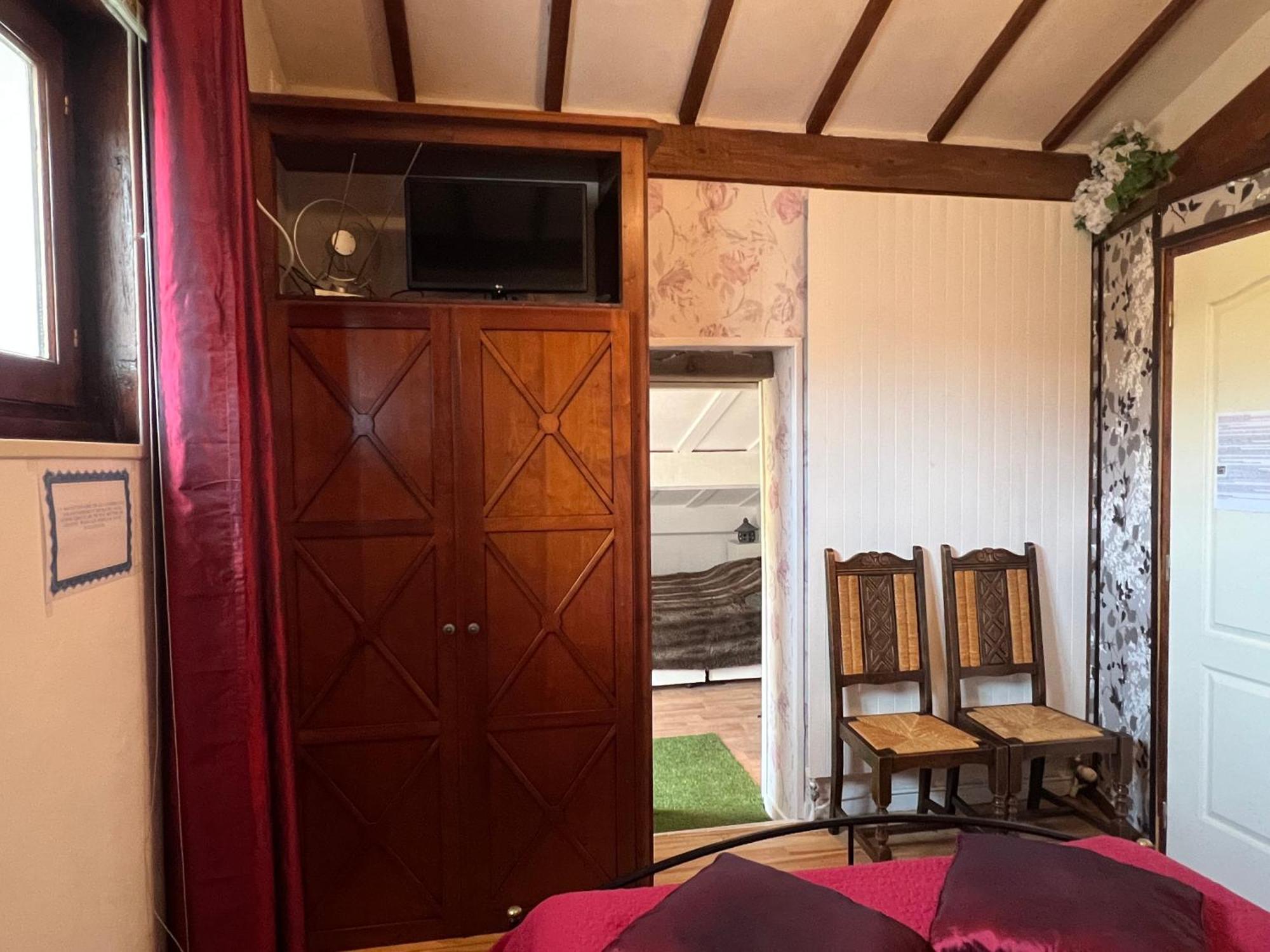 Maison D'Hotes L'Escale Du Loup Blanc Maringes Eksteriør billede